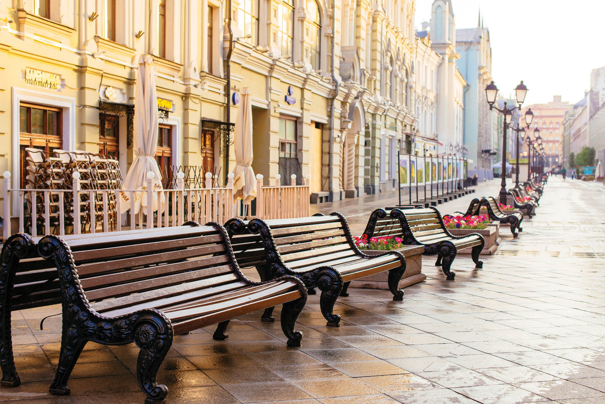 Empty street with many benches in Moscow - LW00376