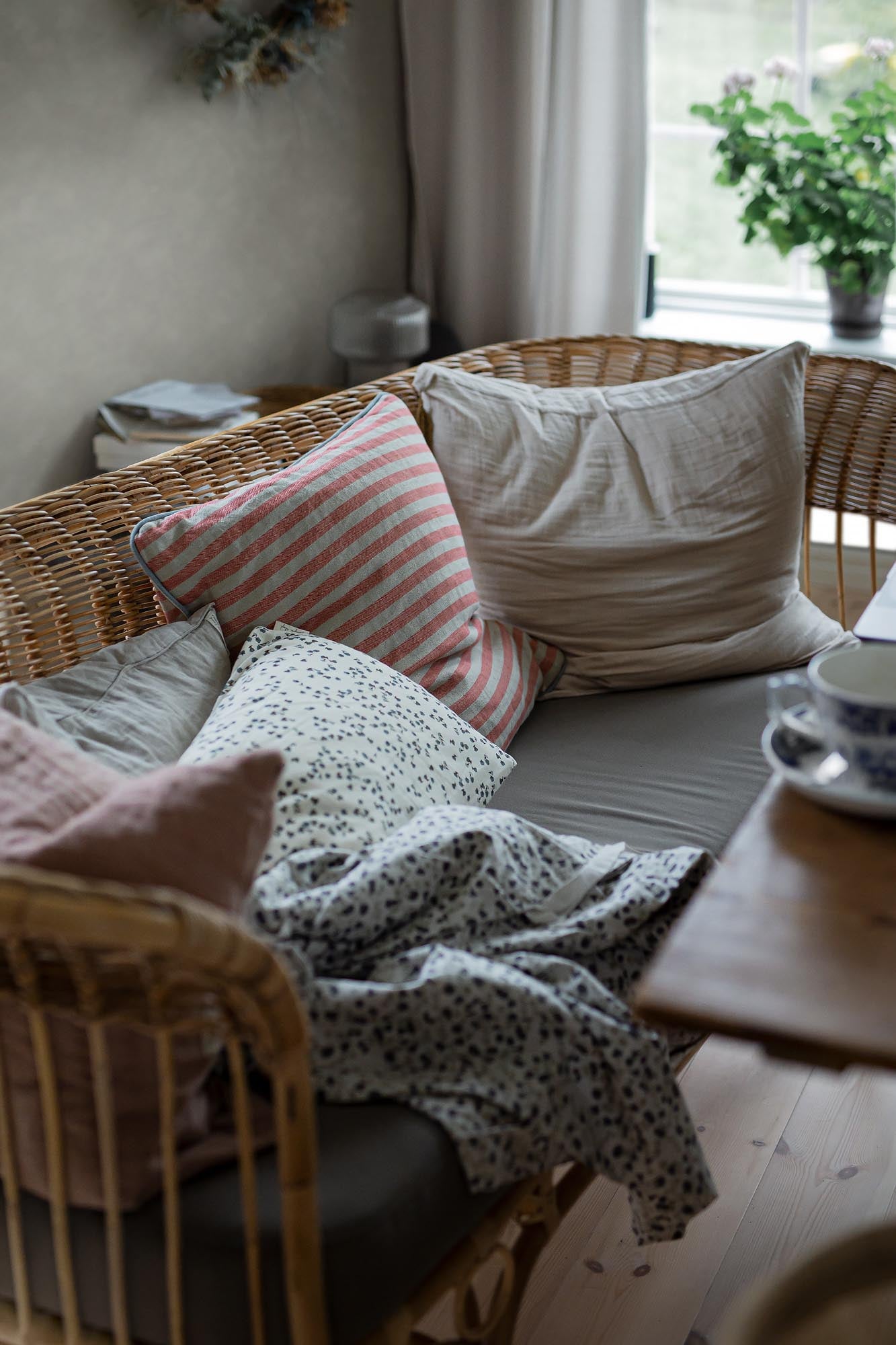 Boråstapeter Cottage garden Painter´s Wall 3587 Behang