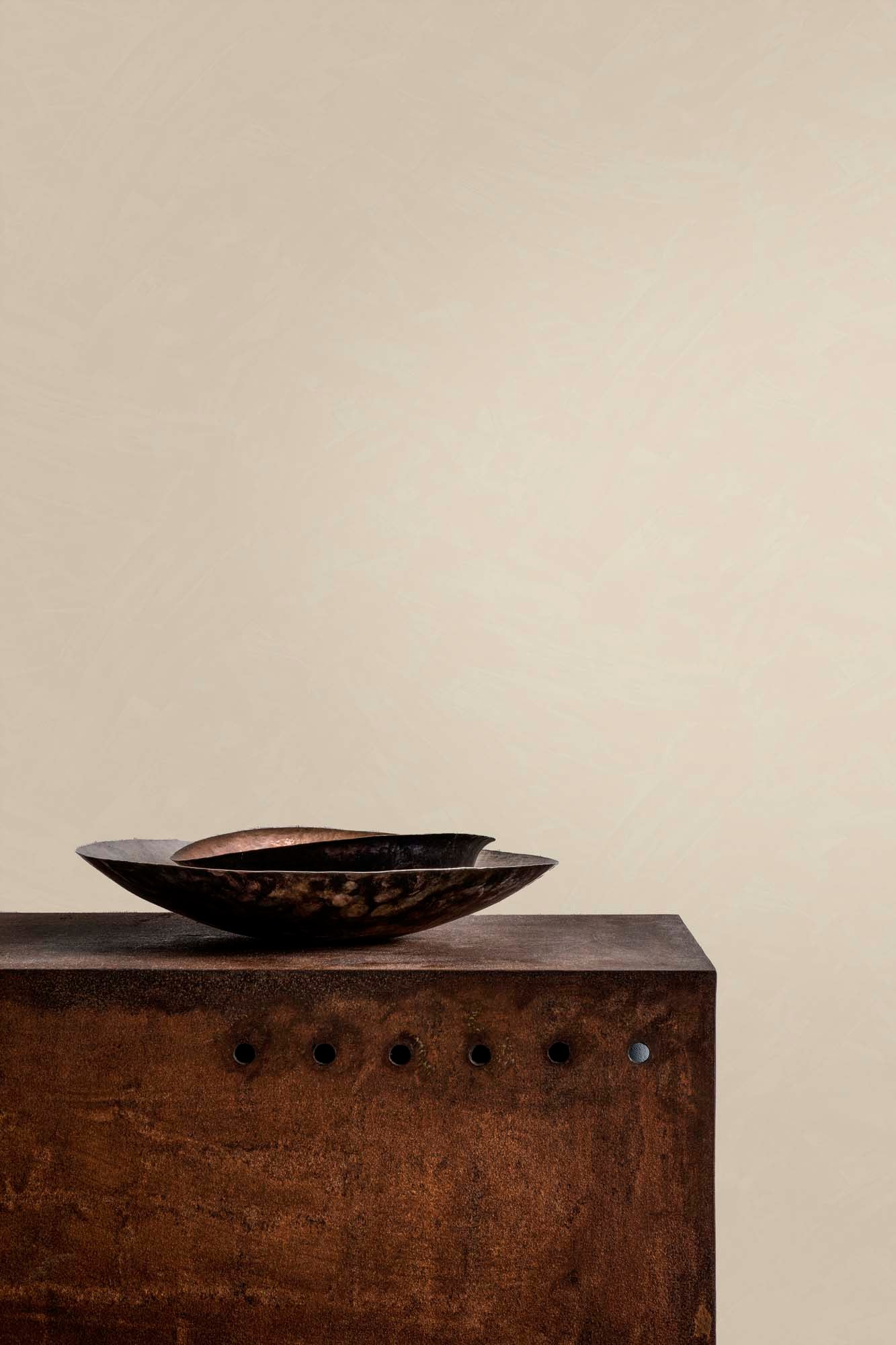 Hooked on Walls Passe Partout 2025 Tadelakt Plain 4415 Behang