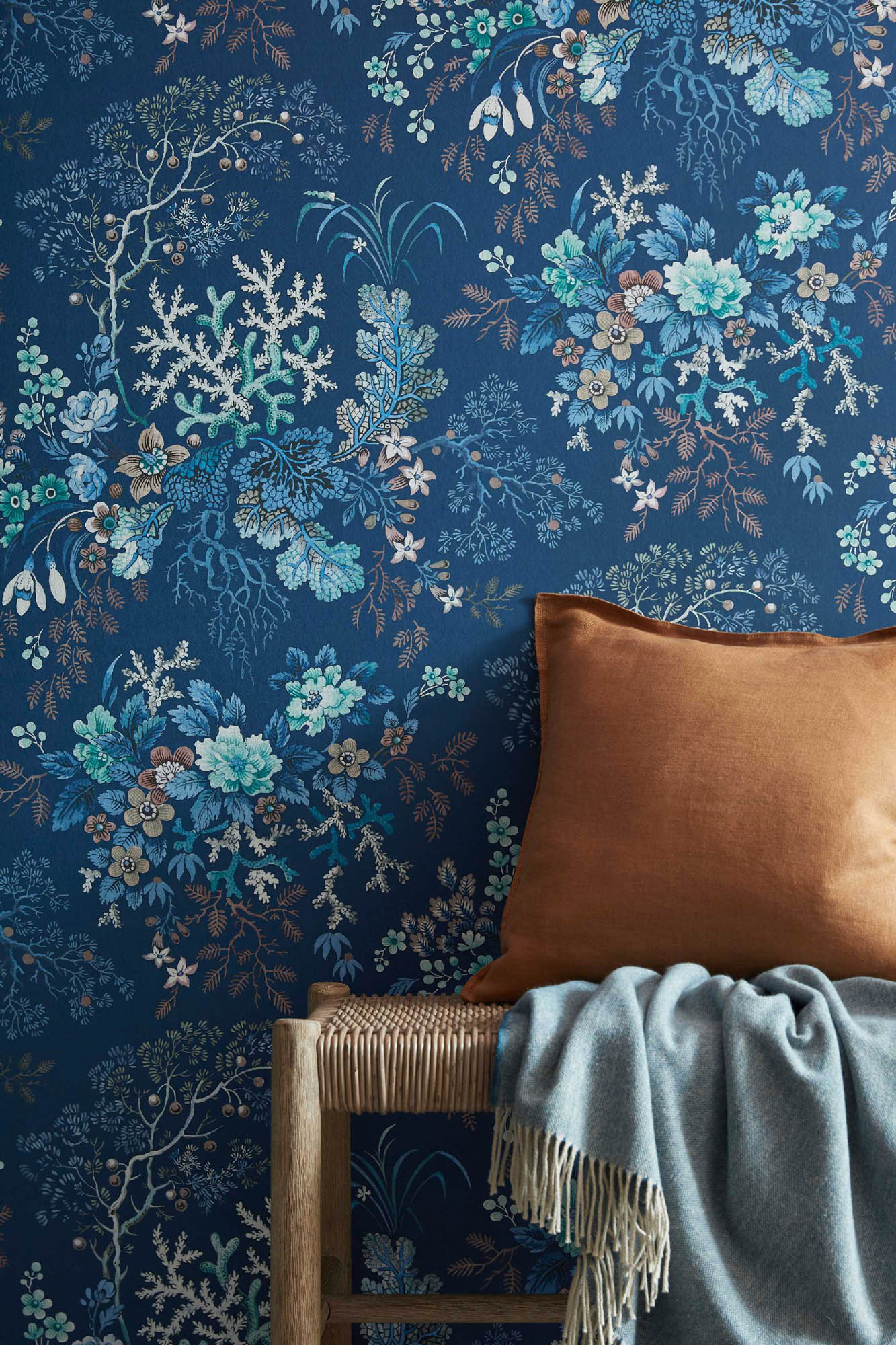 Hooked on Walls Young Traditionals Kilburn'S Coral 27802 Behang