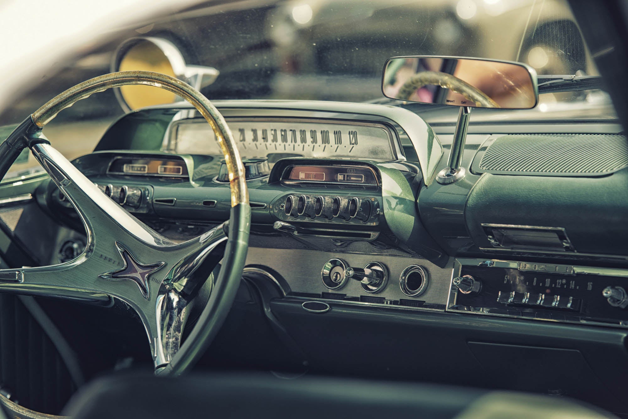 Interieur van vintage auto, dashboard - LW00416 Fotobehang