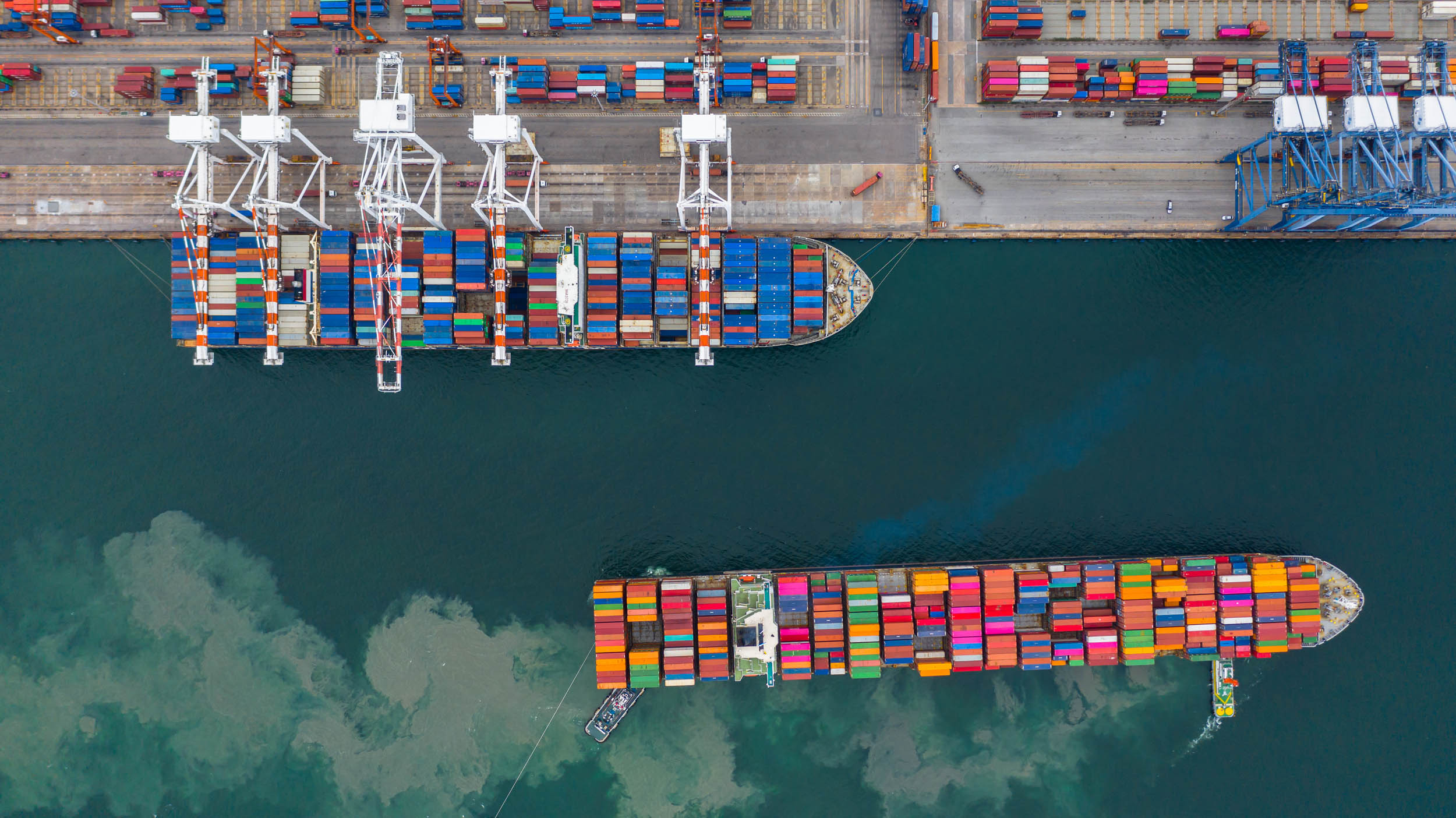 Luchtfoto van Containerschepen in de Haven - LW00944 Fotobehang