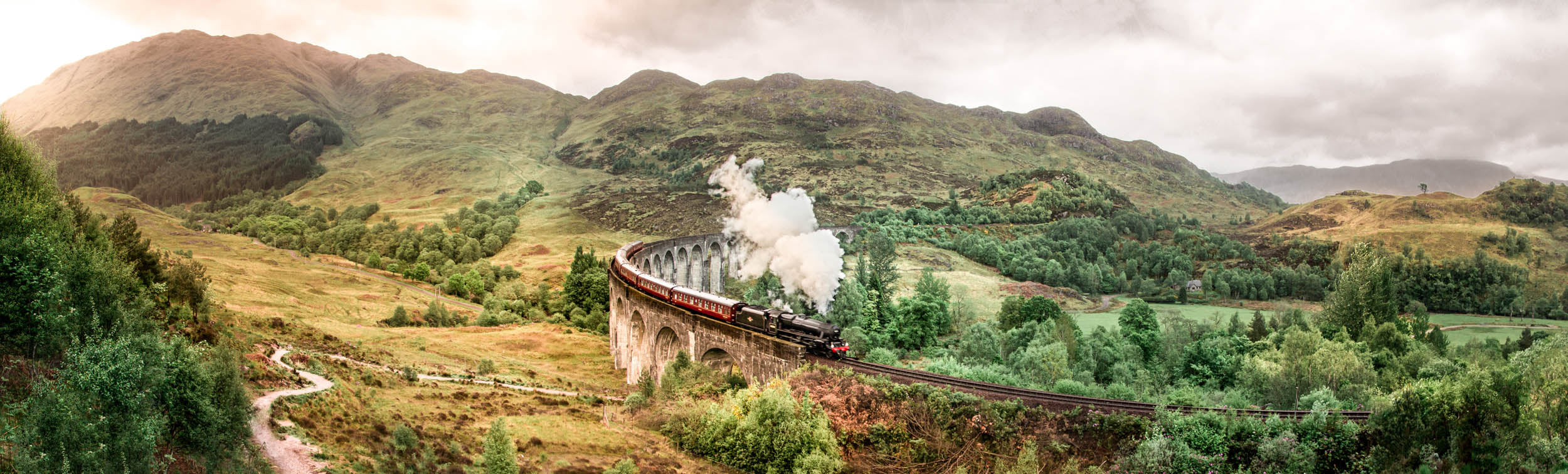 Stoomtrein over Hooglandviaduct - LW00922 Fotobehang