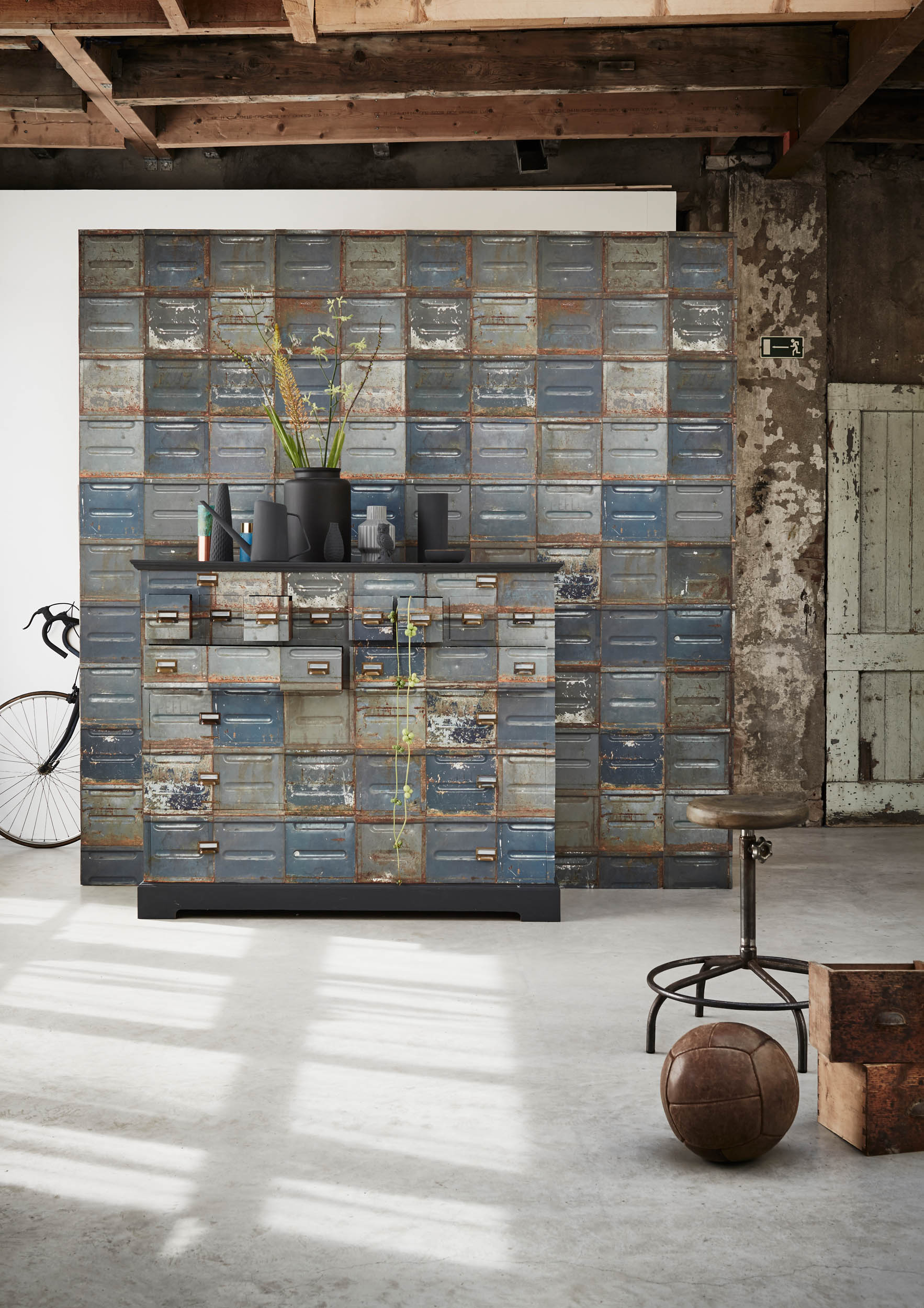 Studio Ditte Container Donker Behang