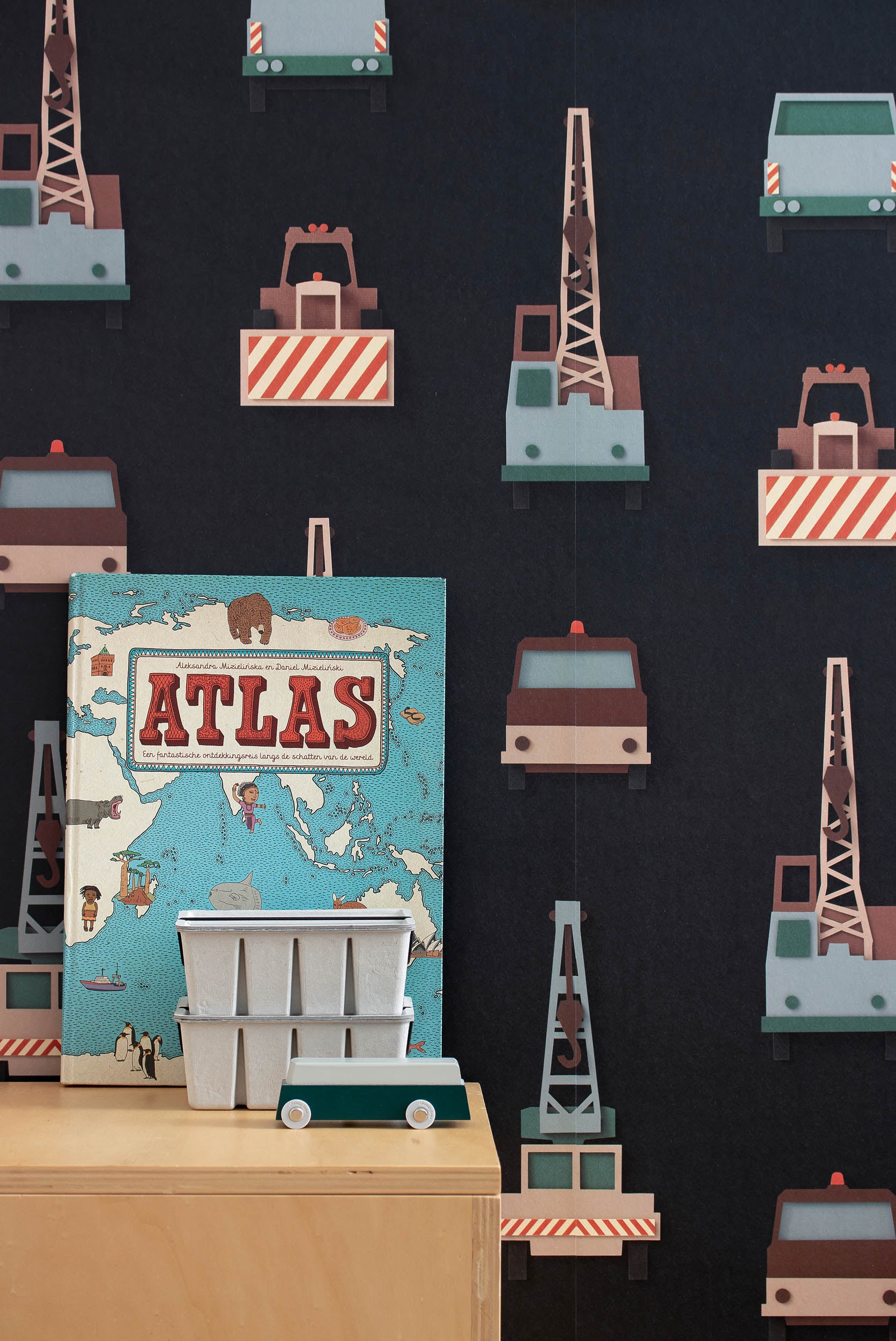 Studio Ditte Kraanwagen Donker Behang