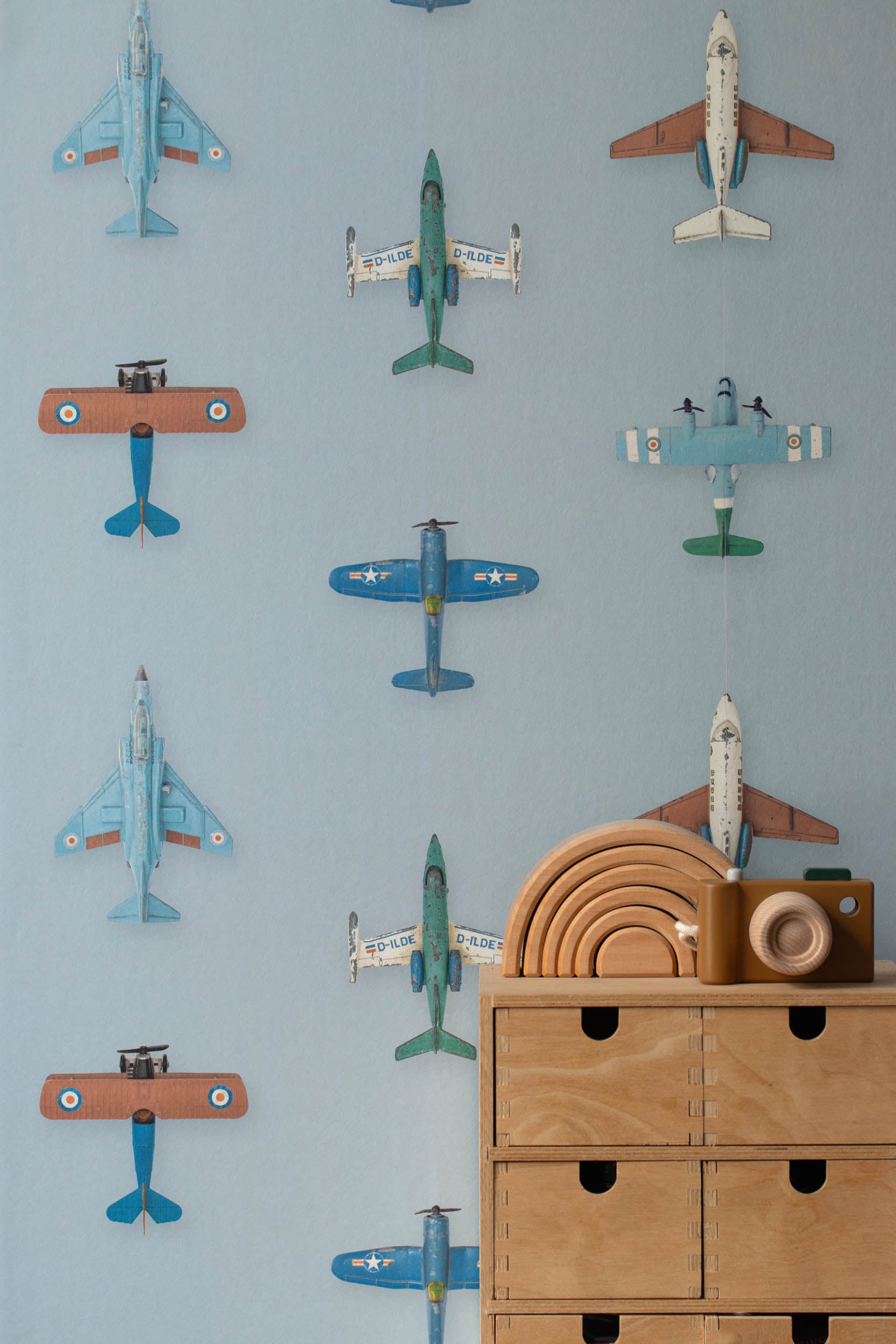 Studio Ditte Vliegtuigjes Lichtblauw Behang