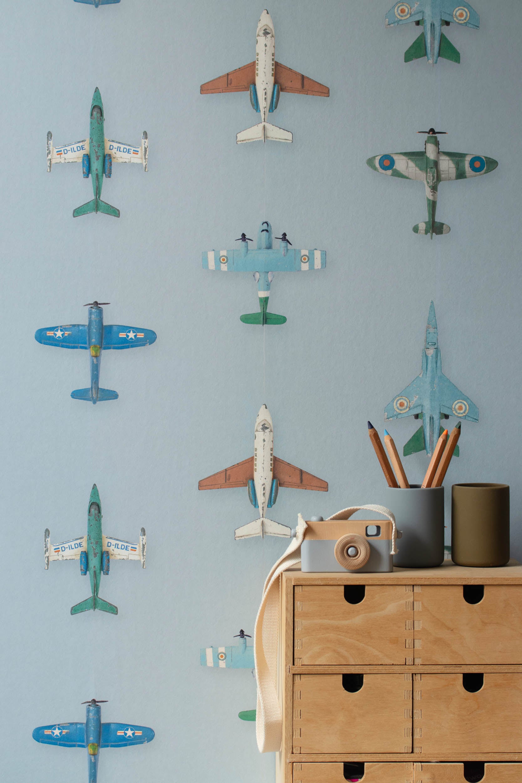 Studio Ditte Vliegtuigjes Lichtblauw Behang