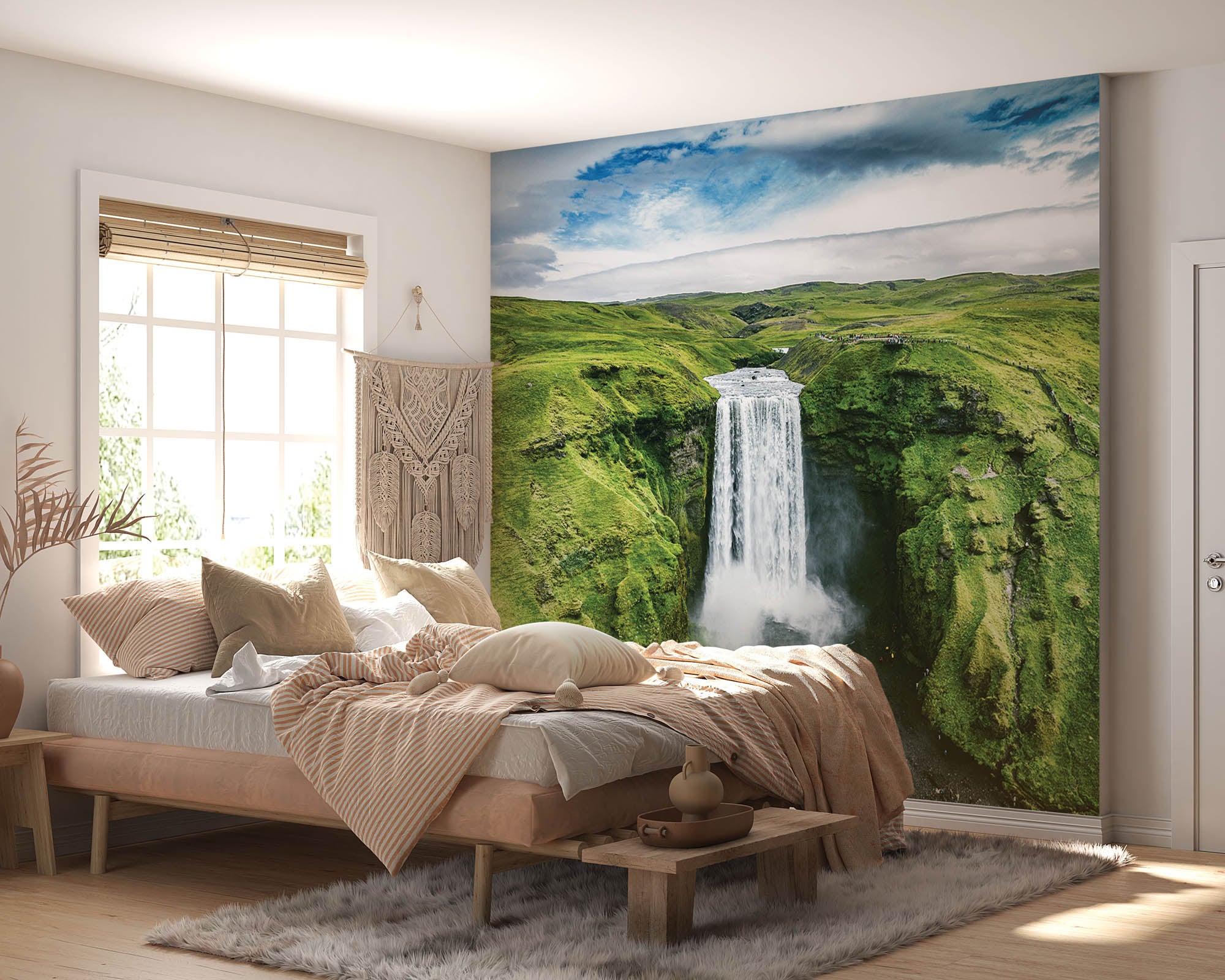 Waterval omringd door groen gebergte - LW00283 Fotobehang