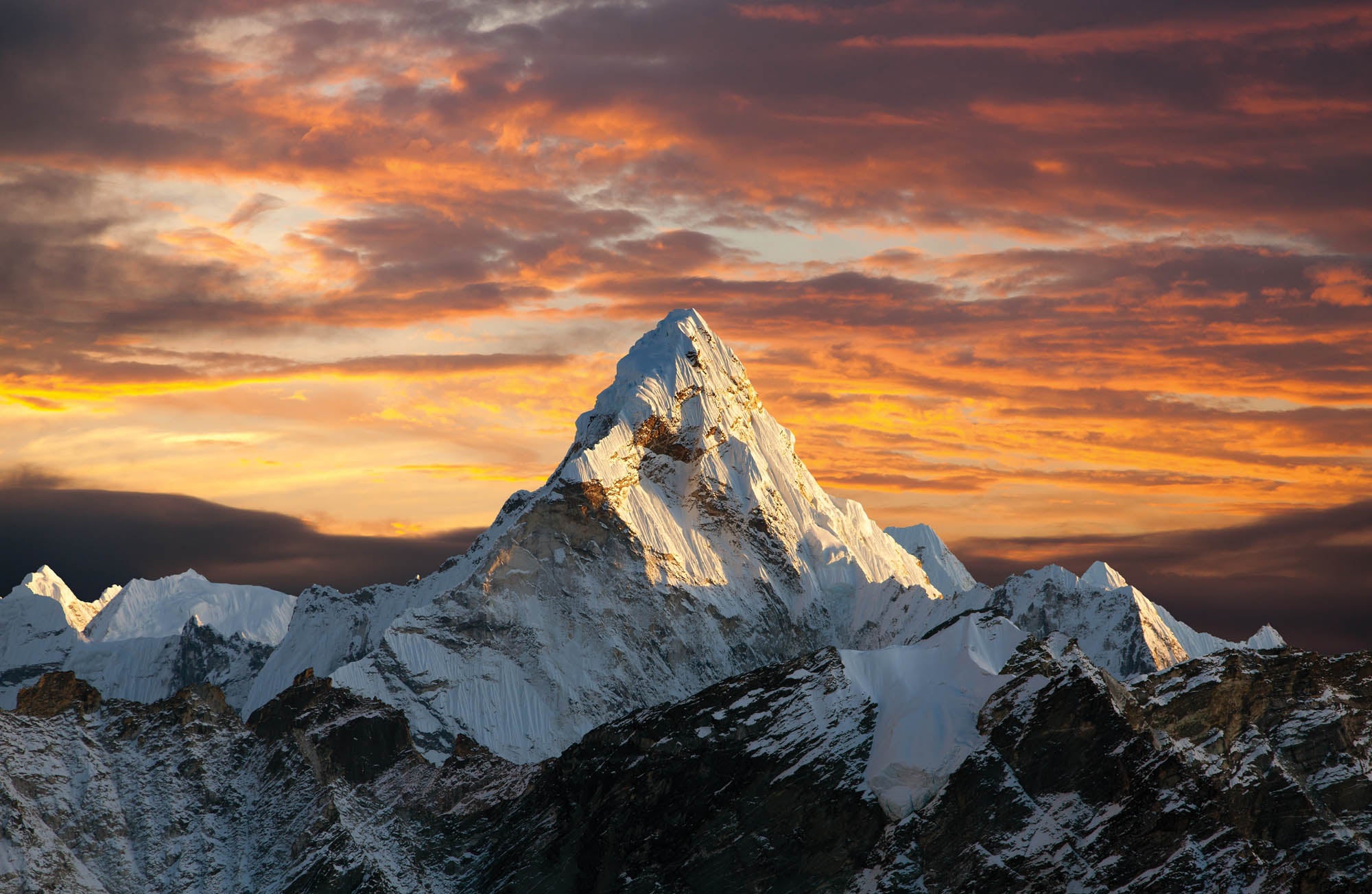 Berg de Ama Dablam in avondlicht - LW00124