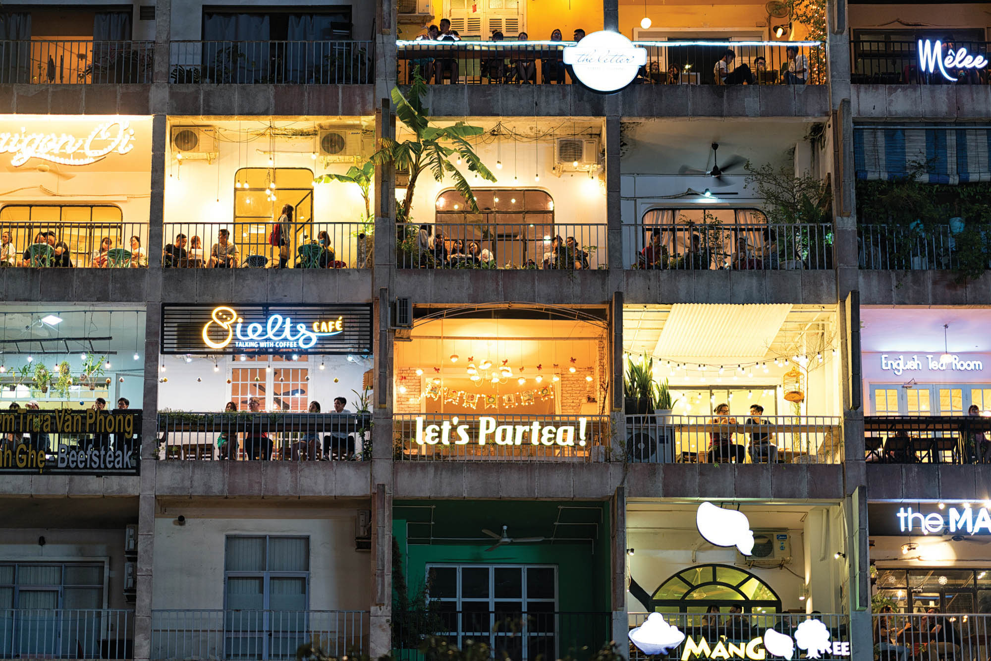 Appartementen gebouw met functie café - LW00379 Fotobehang