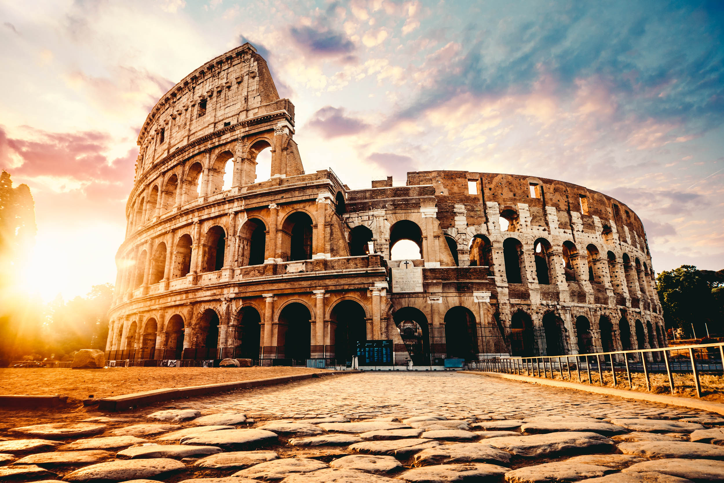 Colosseum in Rome bij Gouden Zonsondergang - LW00765