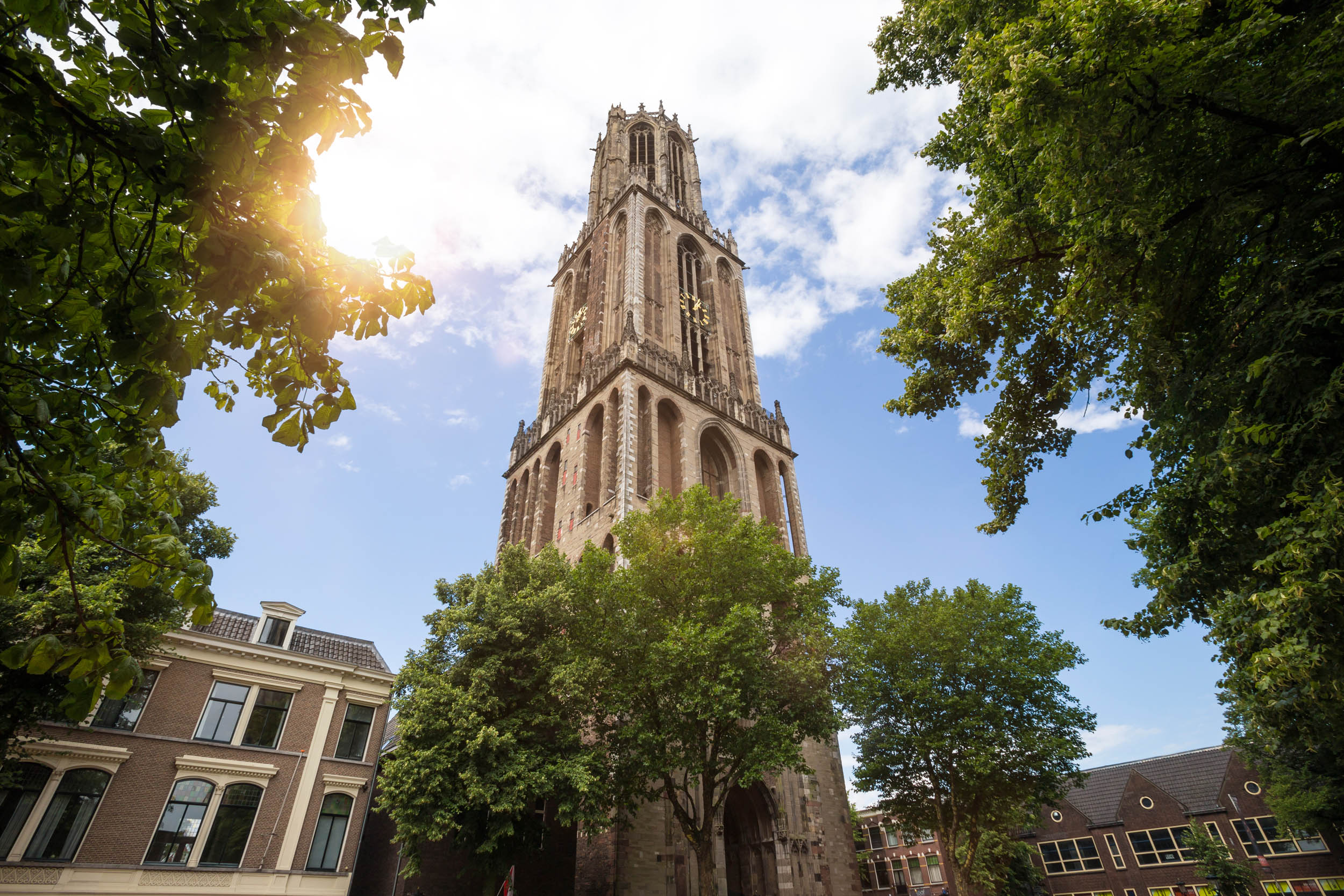 De Dom van Utrecht in het zonlicht - LW00740 Fotobehang