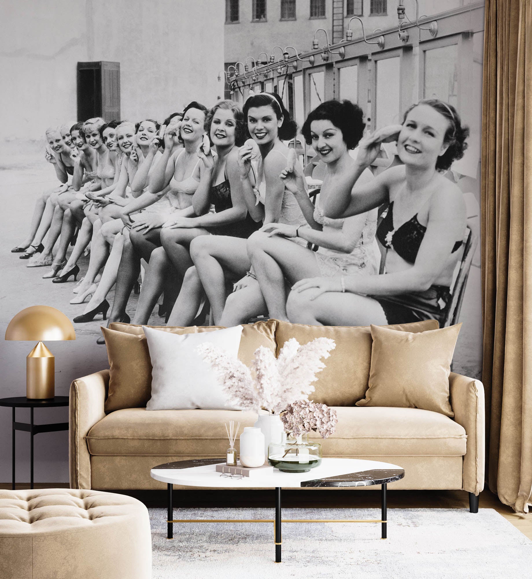 Een rij vrouwen zittend op een rij - LW00405 Fotobehang