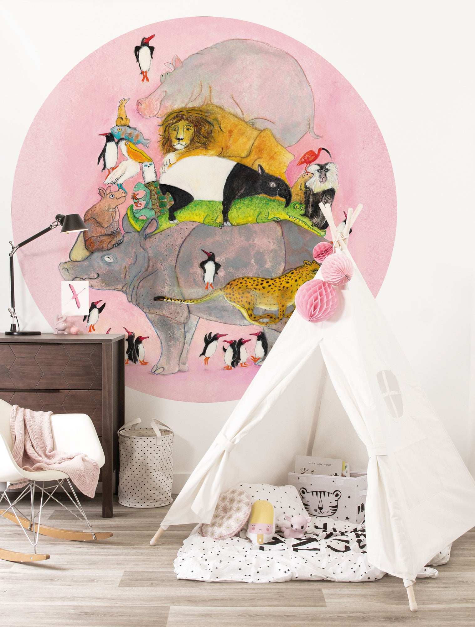 KEK Amsterdam Wallpaper Circle Jumping Pinguins CK-036 Behangcirkel