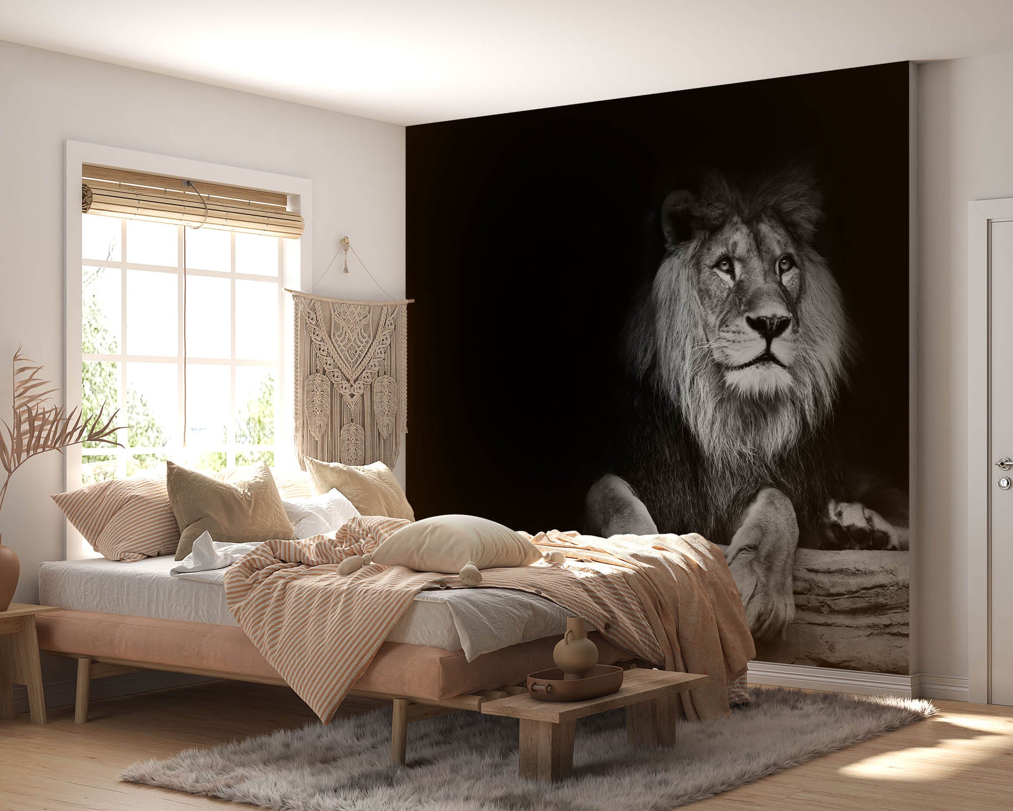 Leeuw hangend over houten balk   - LW00236 Fotobehang