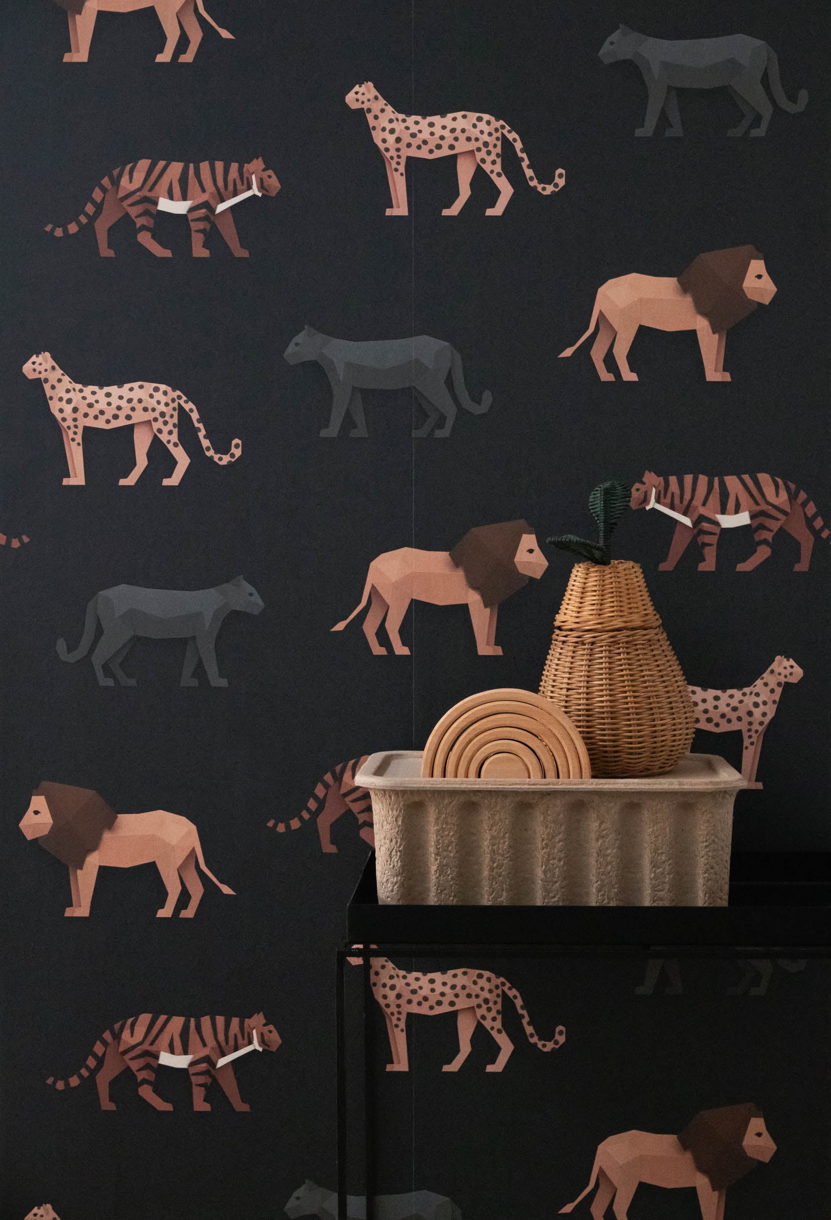Studio Ditte Big Cats Donker Behang