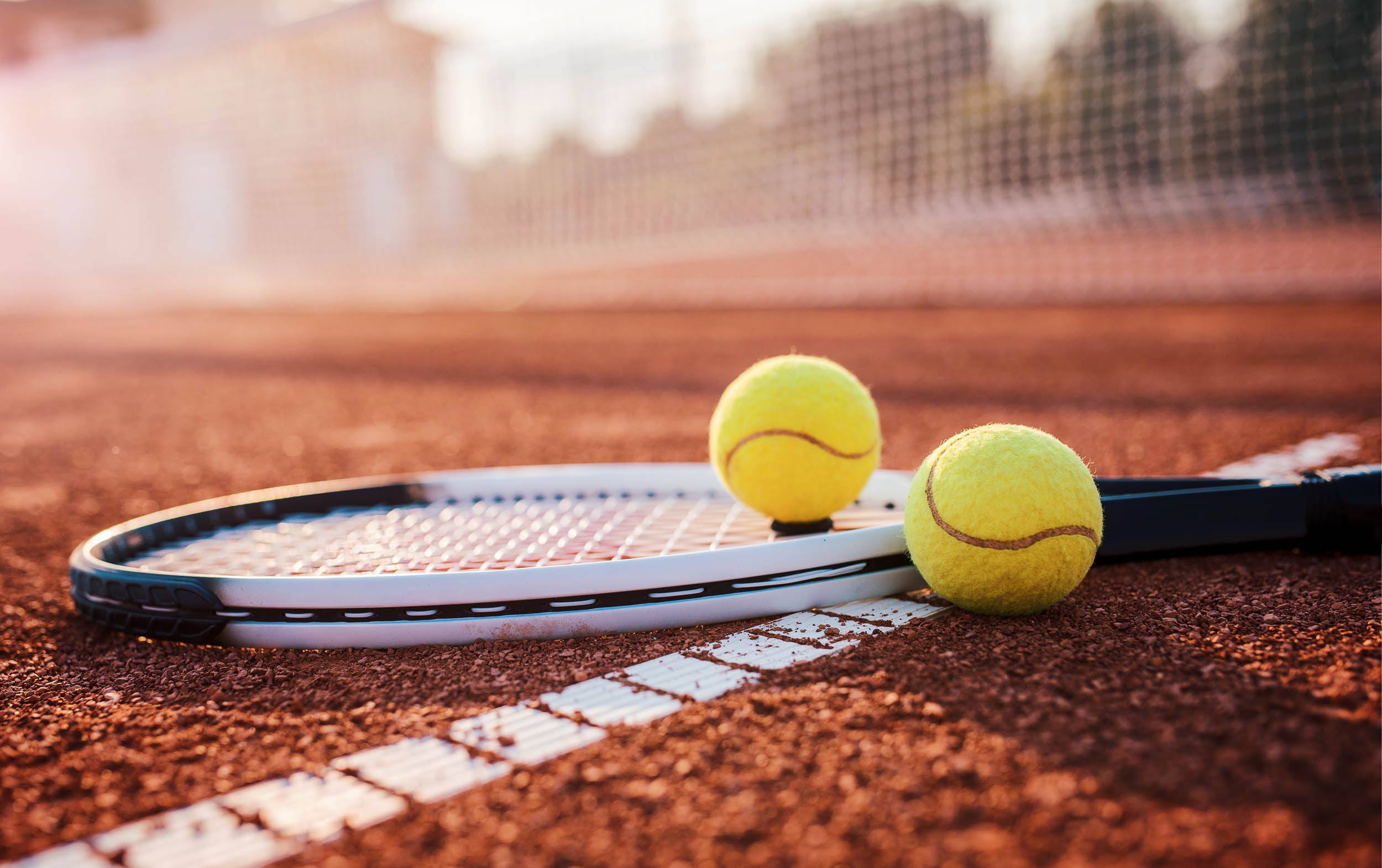 Tennisracket en Ballen op de Baan - LW00807