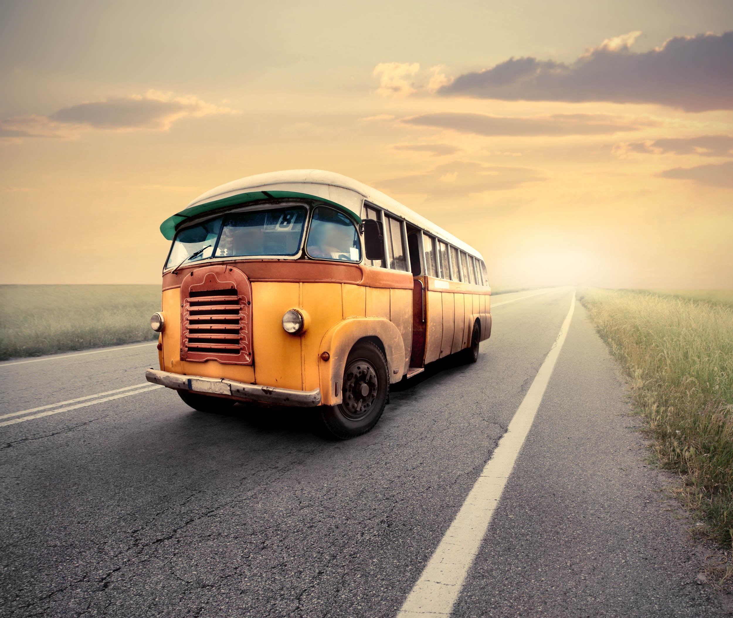 Vintage Bus op een Landweg - LW00797 Fotobehang