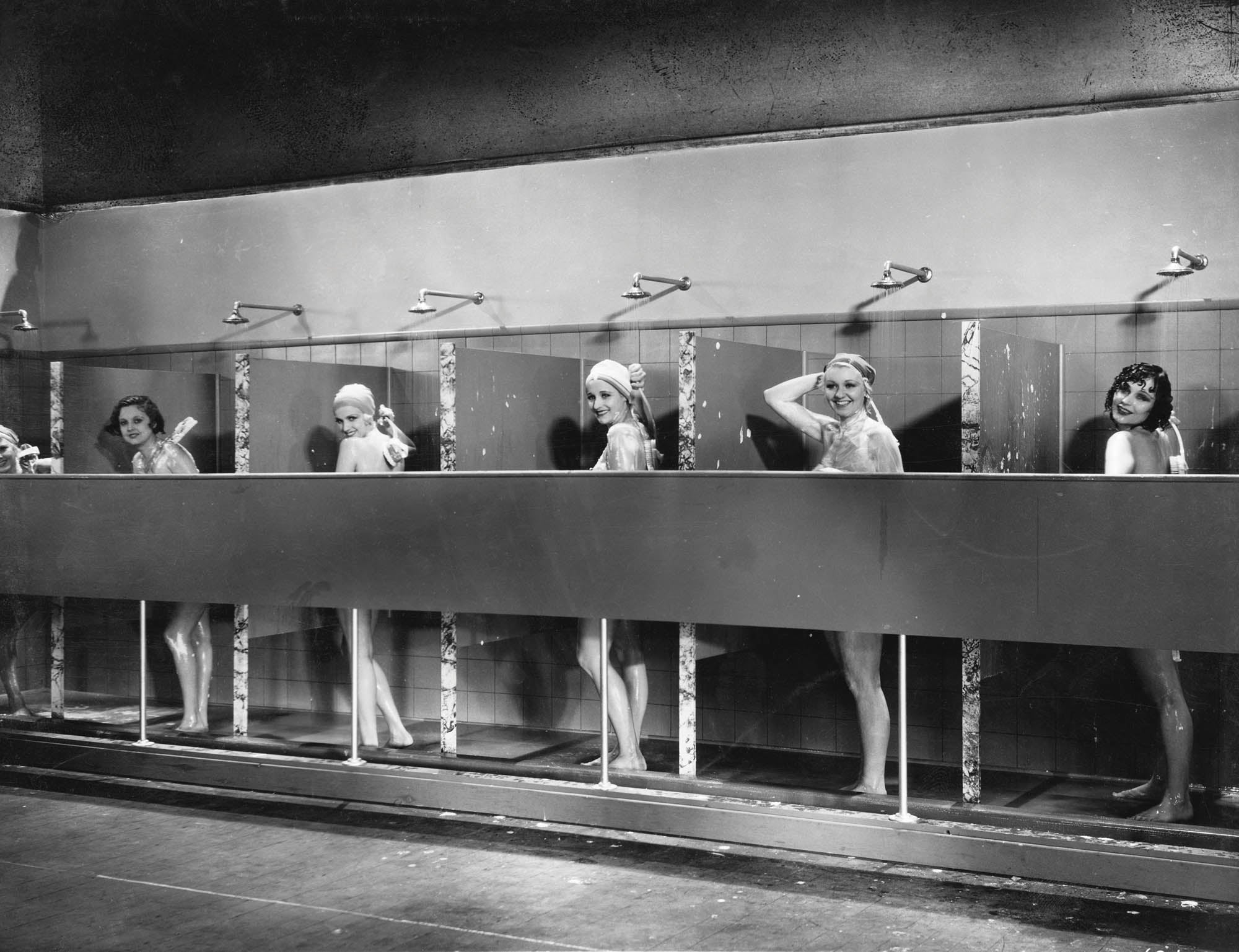 Vrouwen onder de douche, vintage  - LW00403 Fotobehang